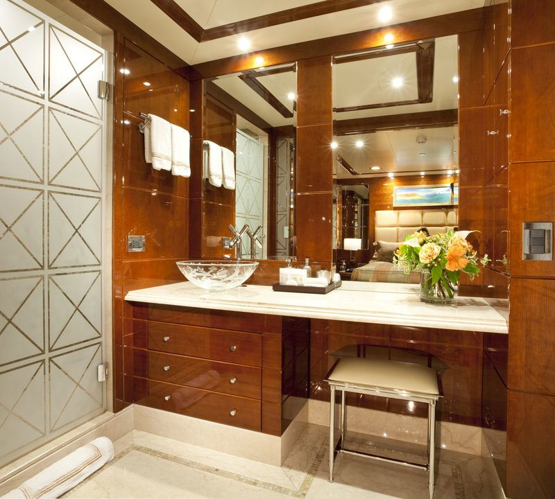 Guest's Bath On Board Yacht COCO VIENTE