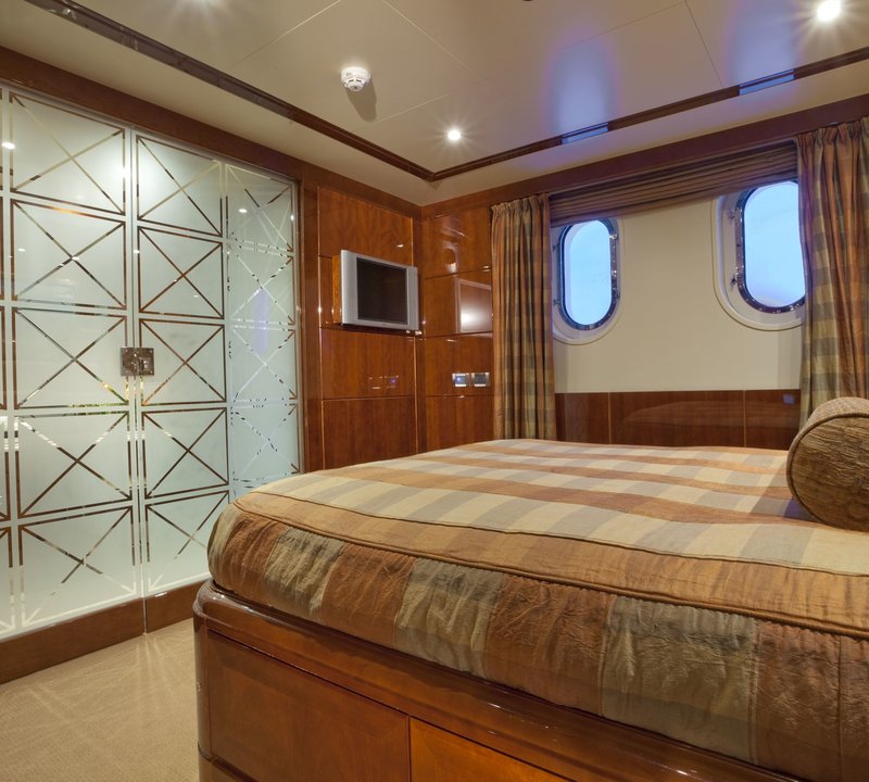 Bath Doors Closed: Yacht COCO VIENTE's Cabin Photograph