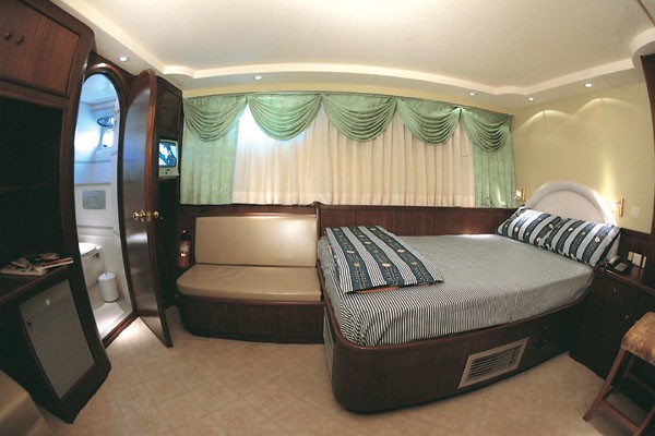Guest's Cabin On Yacht GOLDEN HEAD
