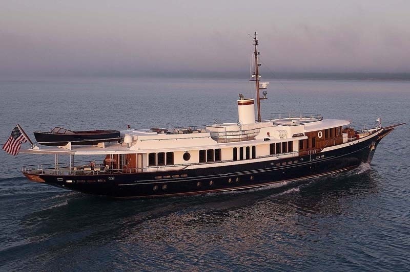 Cruising On Yacht SYCARA IV