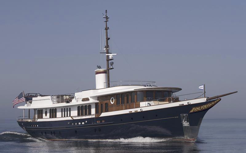 Cruising On Yacht SYCARA IV