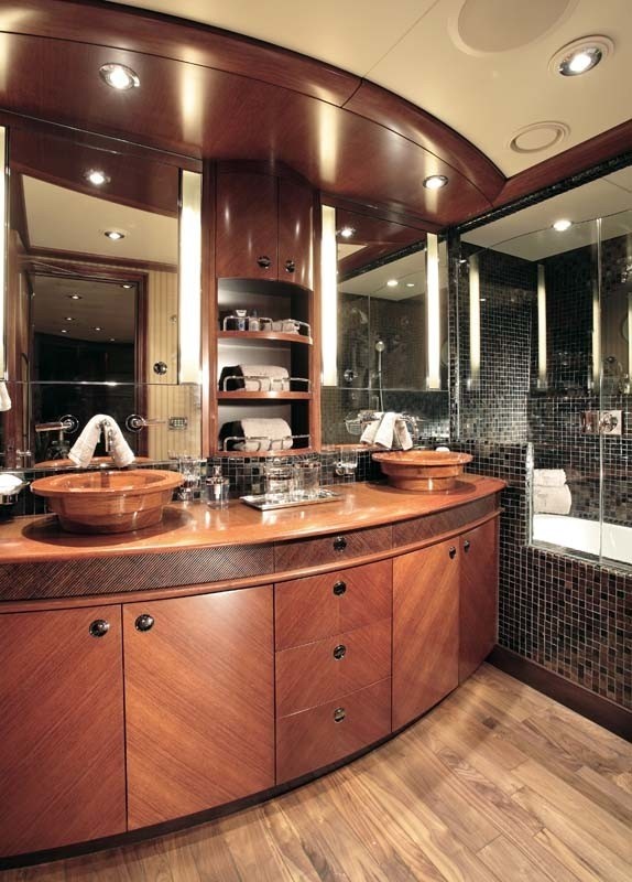 Bath On Board Yacht USHER