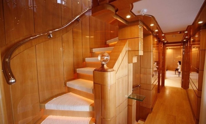 360 Stairway On Yacht 360°