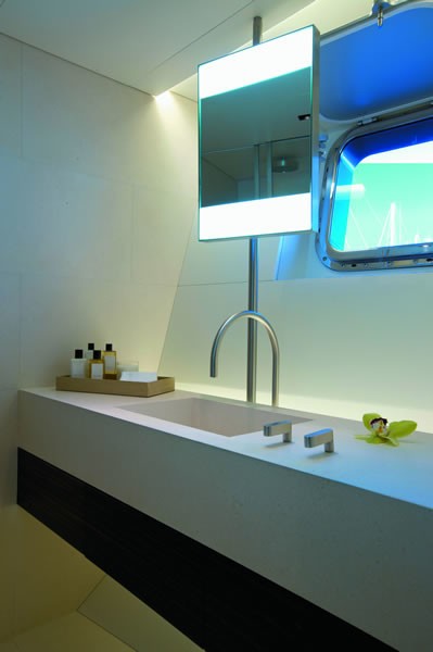 Close Up: Yacht BARACUDA VALLETTA's Bath Photograph