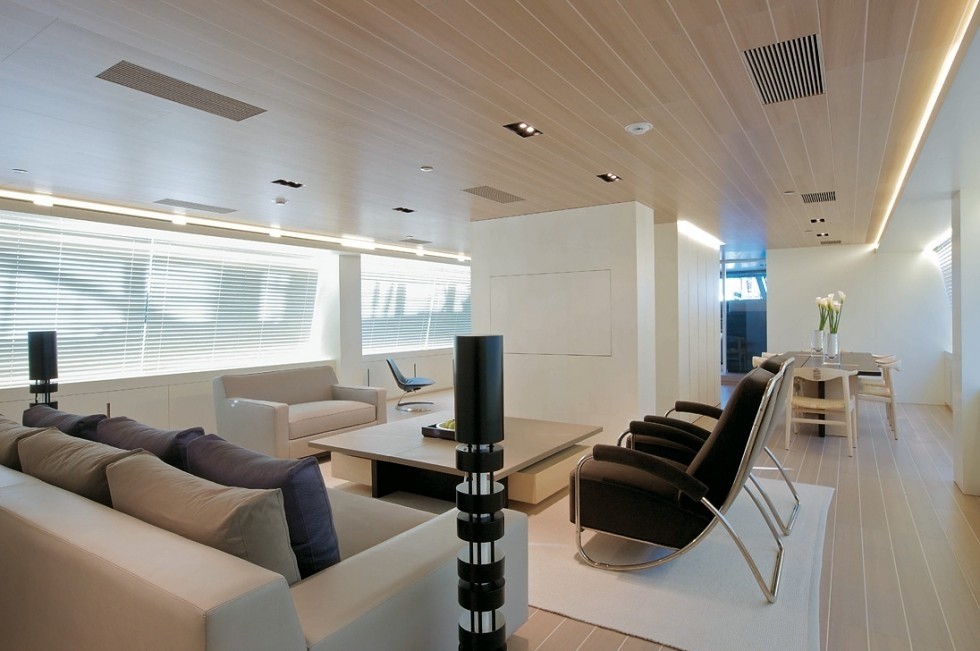 Corner Aspect: Yacht BARACUDA VALLETTA's Saloon Photograph