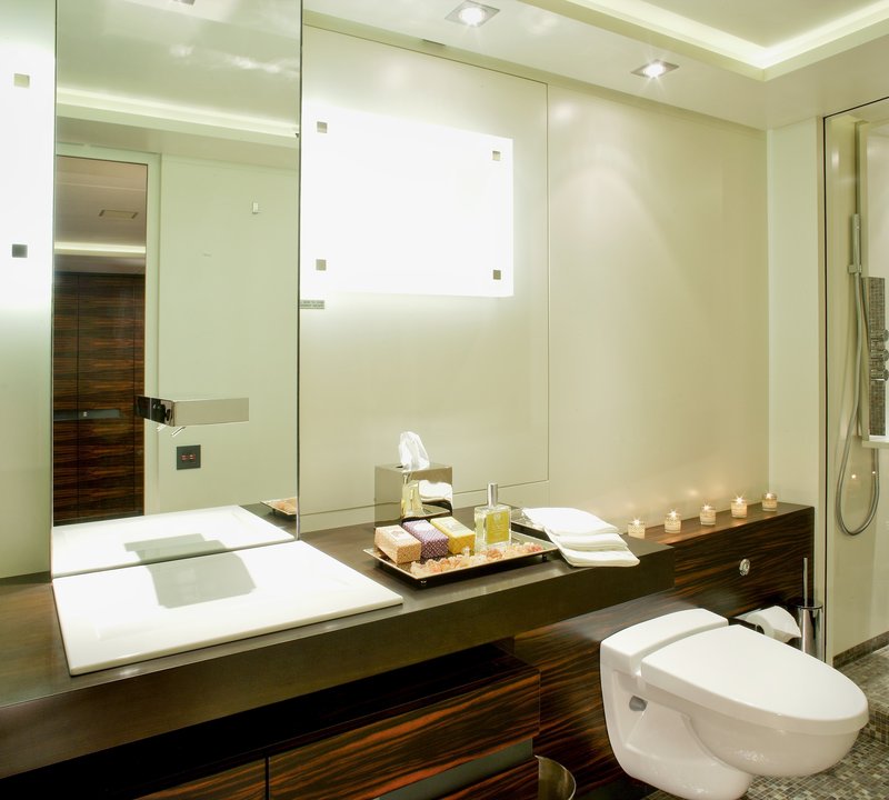 Personal Bath On Yacht INCEPTION