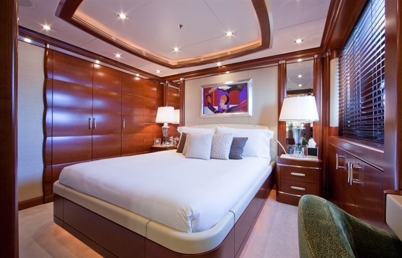 Guest's Cabin On Yacht LATITUDE
