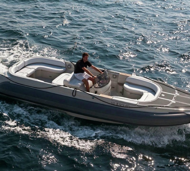 Ship's Tender: Yacht SYNA's Cruising Image