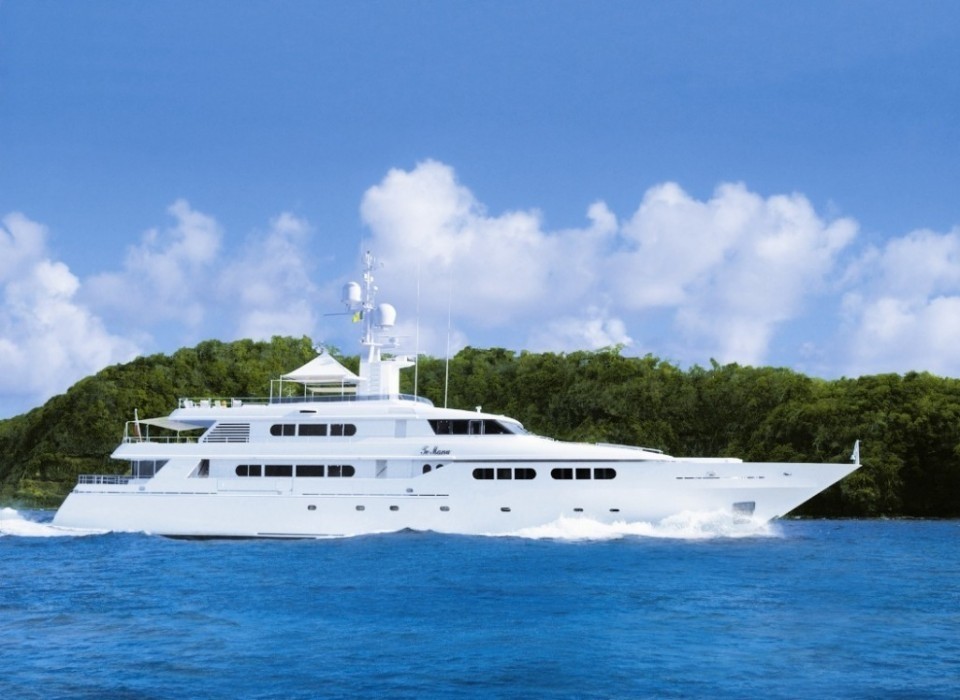 Cruising On Yacht TE MANU