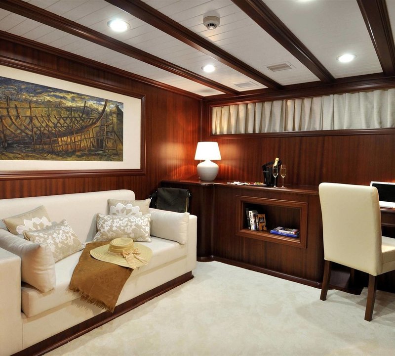 Sitting Zone: Yacht REGINA's Main Master Stateroom Image