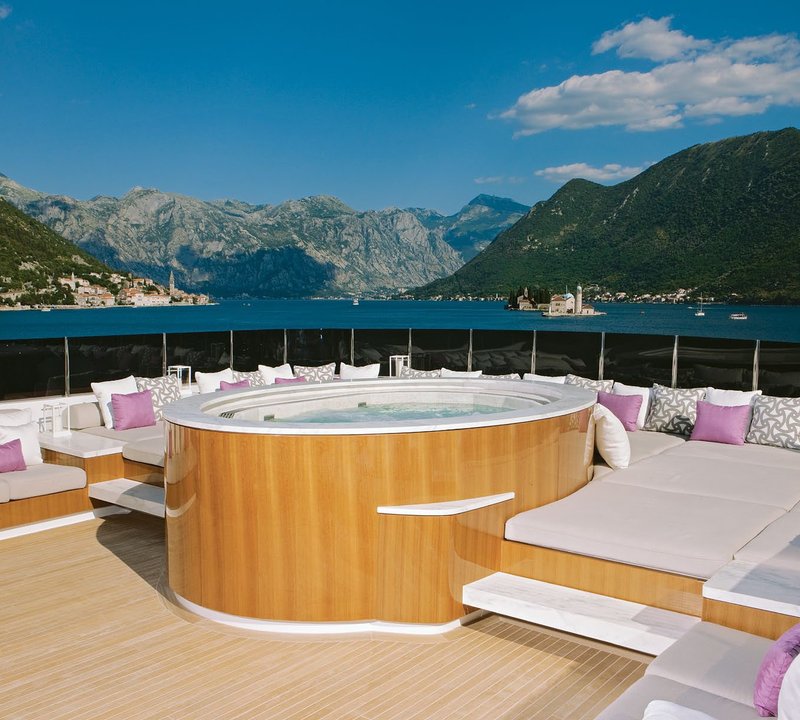 Jacuzzi Pool On Yacht CARPE DIEM
