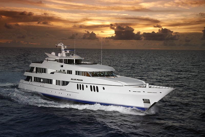 Sunset Dusk: Yacht BLUE MOON's Cruising Photograph