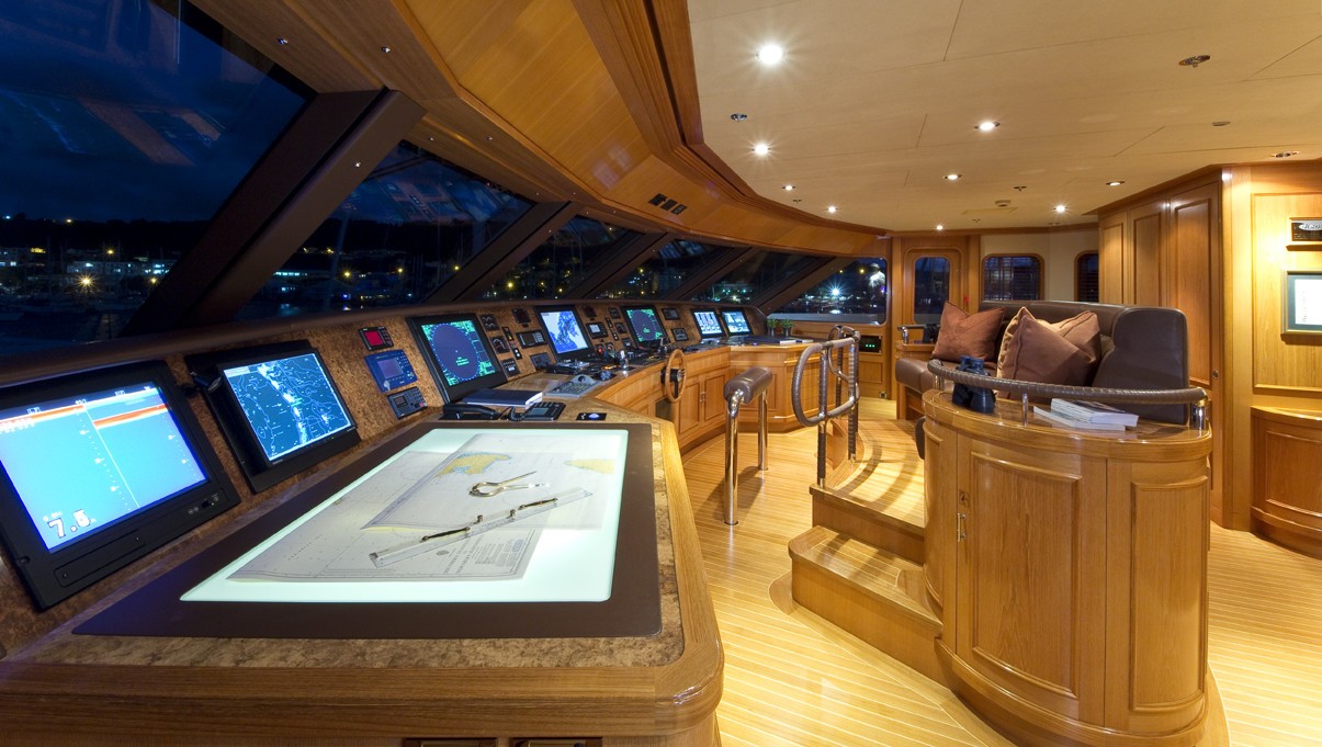 Maps: Yacht BLUE MOON's Bridgedeck Image