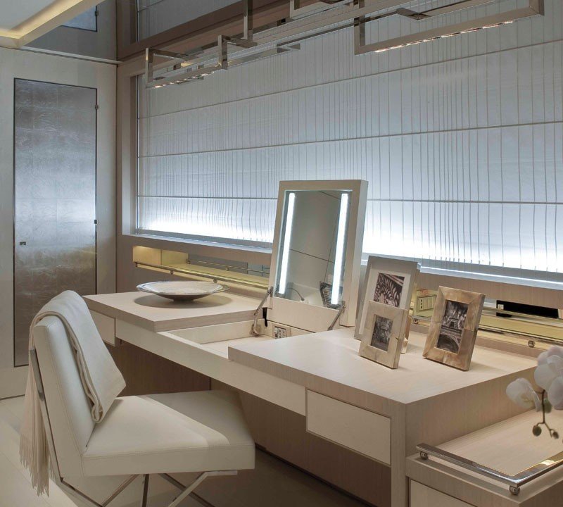 Main Master Toilette Table