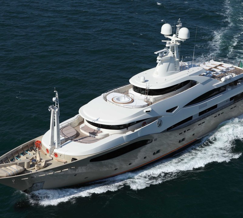 Forward: Yacht LIGHT HOLIC's Cruising Pictured