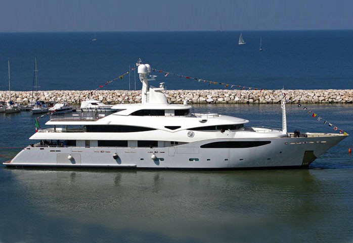 The 60m Yacht LIGHT HOLIC
