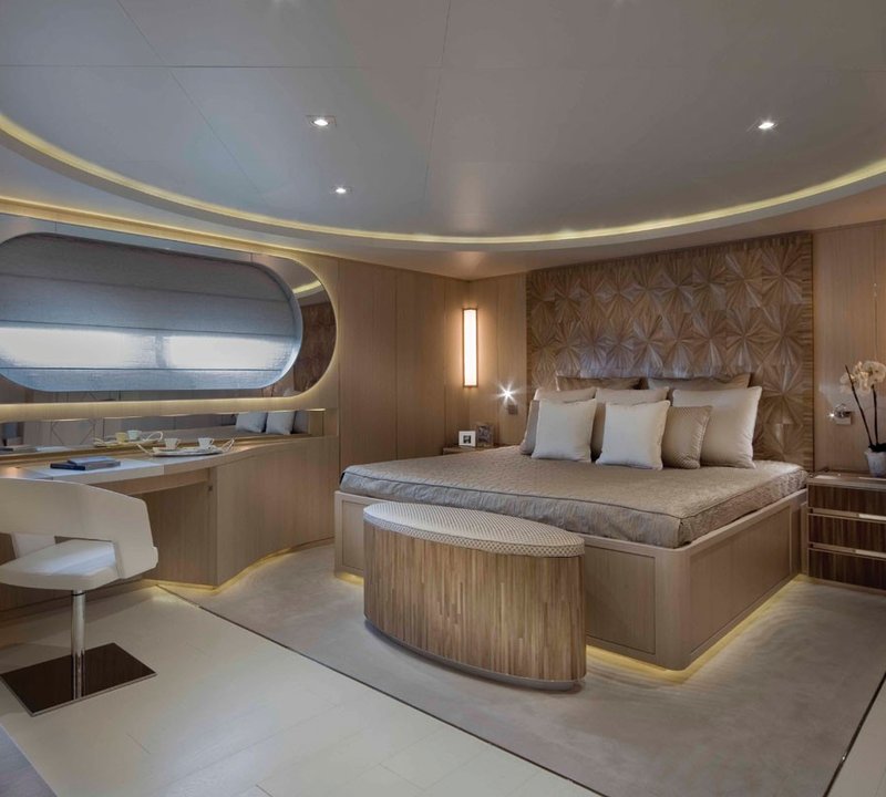 Double Sized Cabin On Yacht LIGHT HOLIC