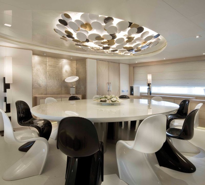 Formal Eating/dining On Board Yacht LIGHT HOLIC