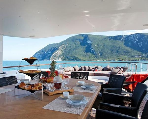 Alfresco Dining