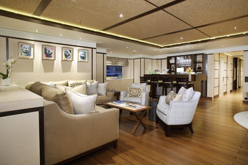 Profile Aspect: Yacht BATON ROUGE's Top Saloon Pictured