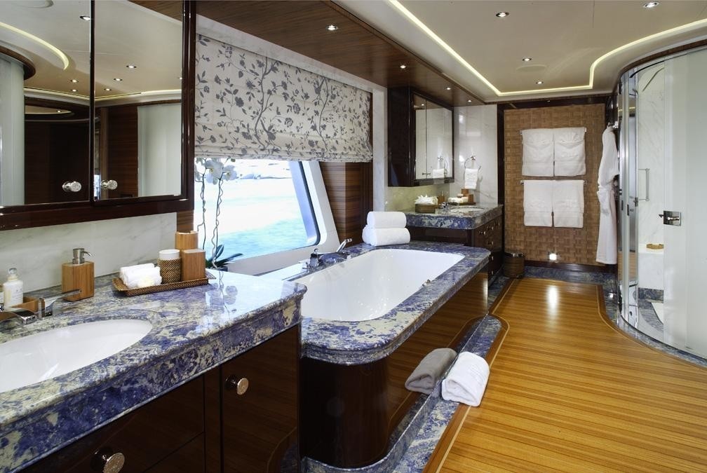 Main Master Bath On Yacht BATON ROUGE
