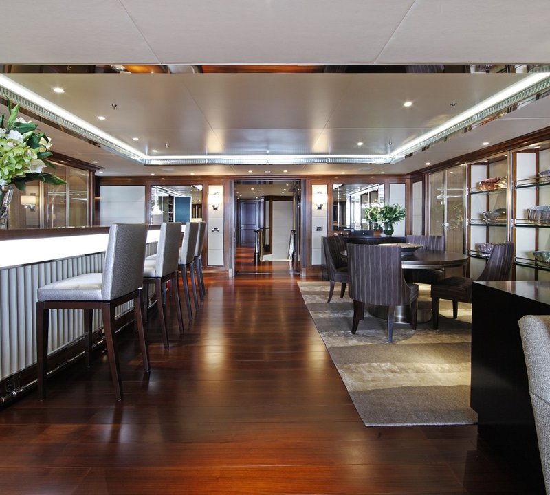 Drinks Bar On Yacht SEANNA