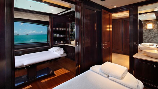Mirror: Yacht SEANNA's Treatment Area Photograph