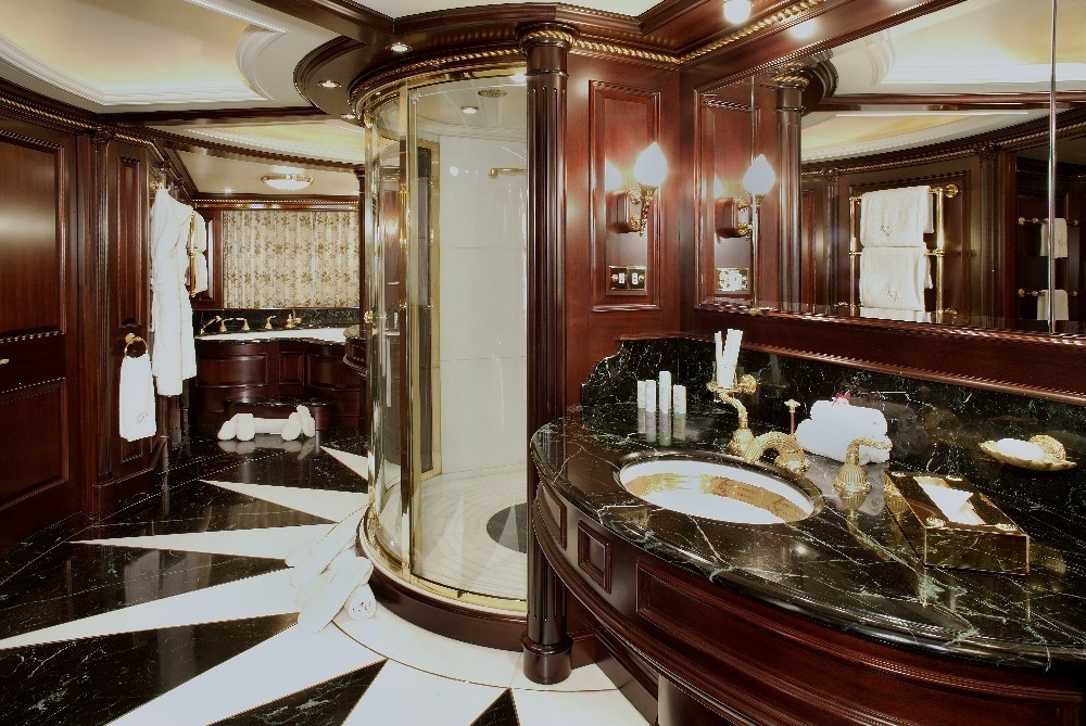 VIP Bath Aboard Yacht FREEDOM