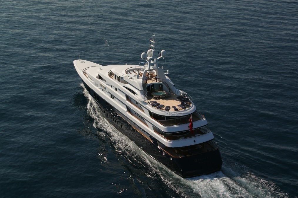Aft Aspect: Yacht FREEDOM's Cruising Photograph