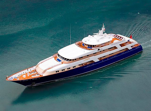 Profile On Yacht LAUREL