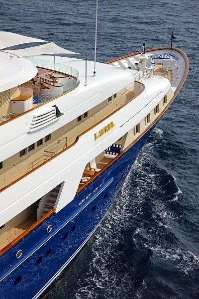 Close Up: Yacht LAUREL's Profile Aspect Pictured