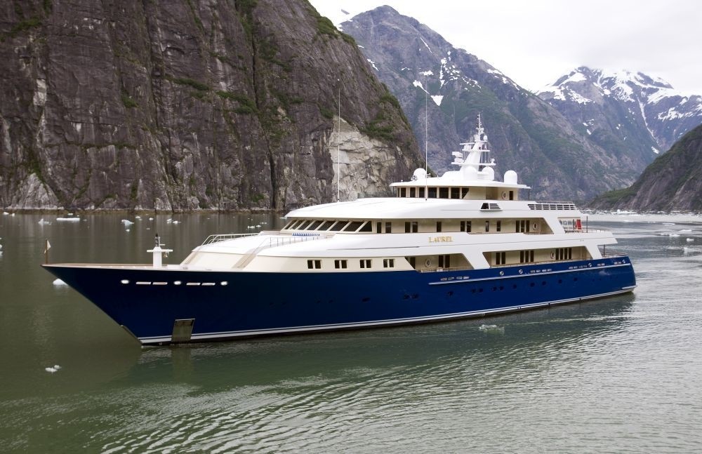 Profile Aspect: Yacht LAUREL's Anchorage Photograph
