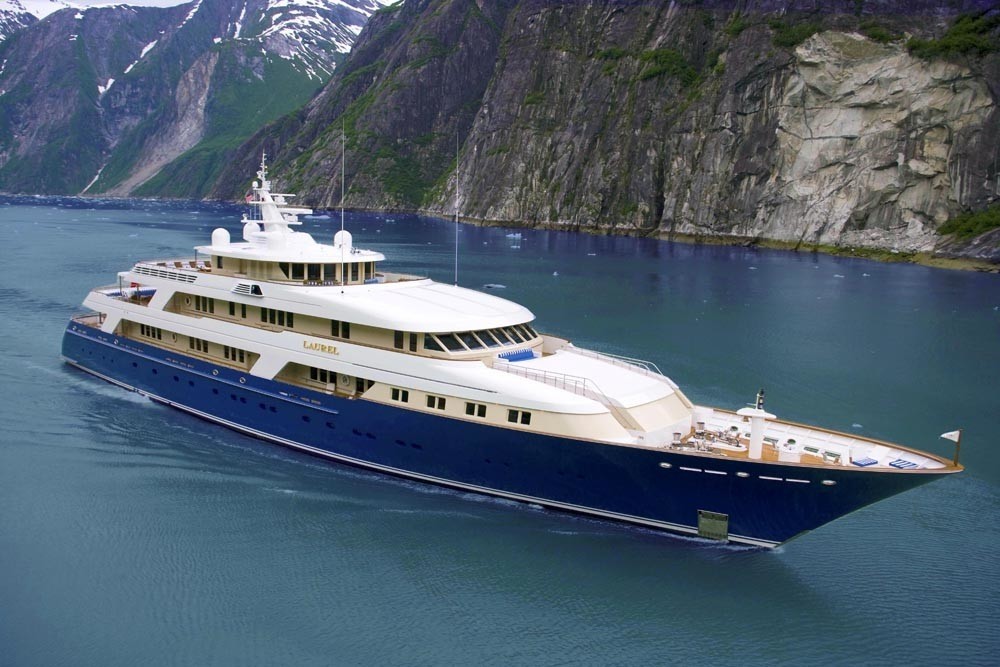 Profile Aspect On Board Yacht LAUREL