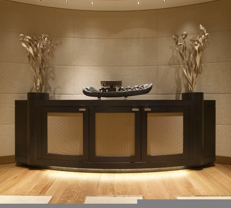 Sculpture: Yacht NAIA's Premier Foyer Captured