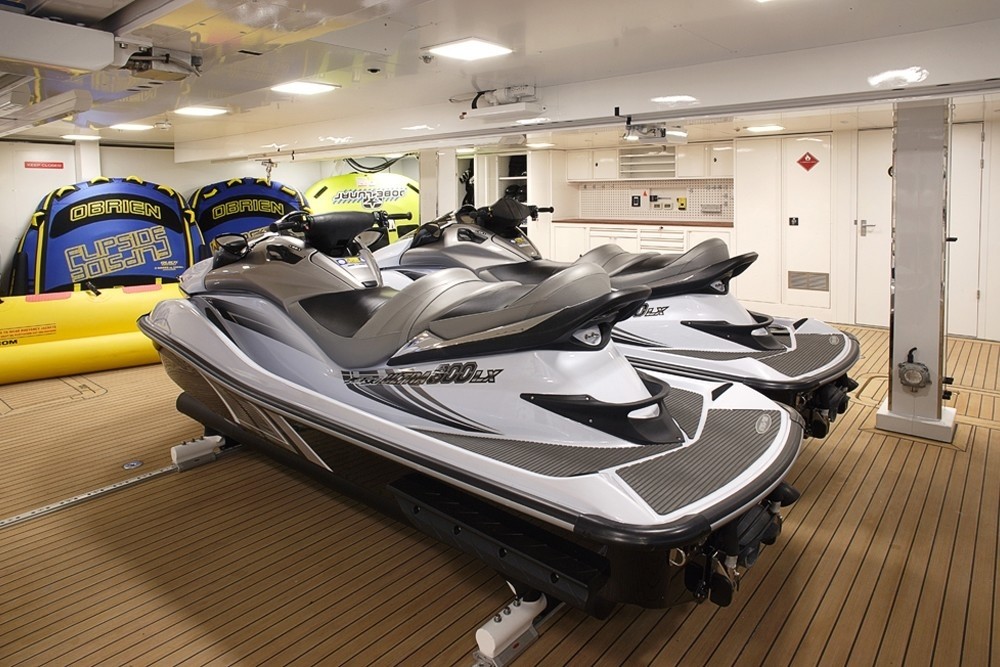 jetskis