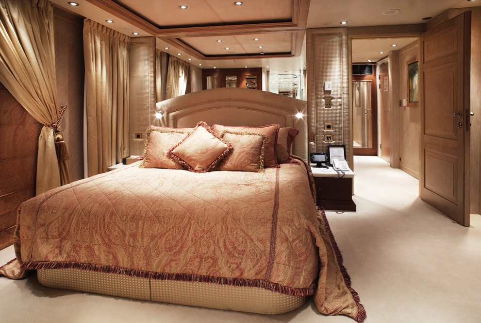 VIP Stateroom On Board Yacht MOONLIGHT II