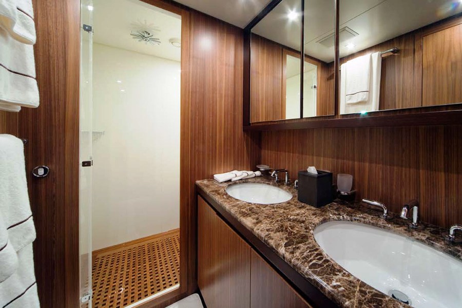 ANCORRA Master Ensuite