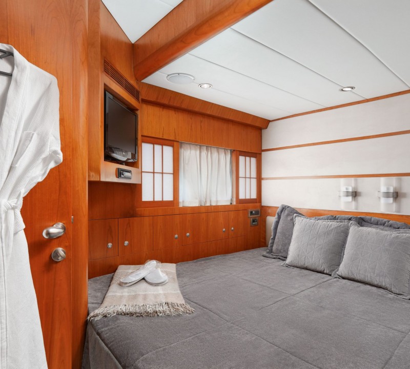 Convertible twin to double suite