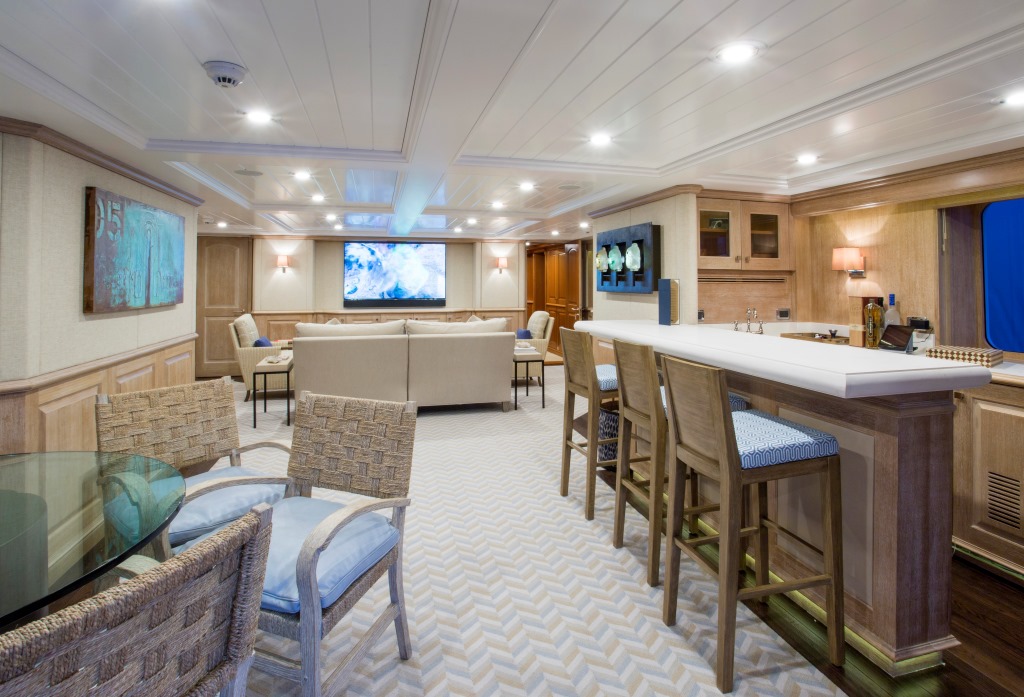 BROADWATER - Skylounge and wet bar