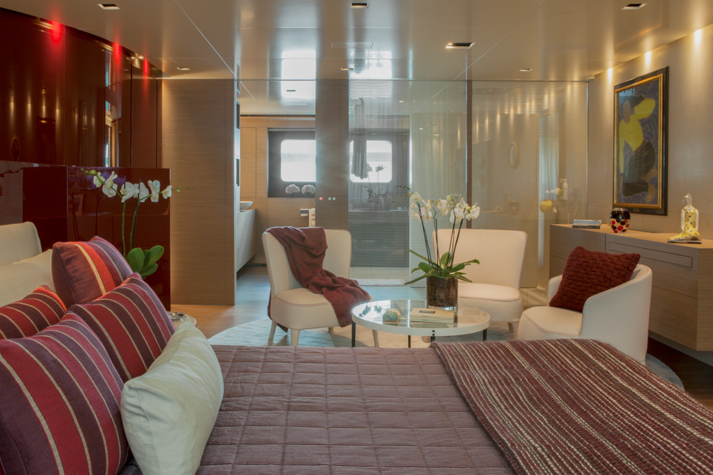 CRN Motor Yacht SARAMOUR - Lower Deck Suite