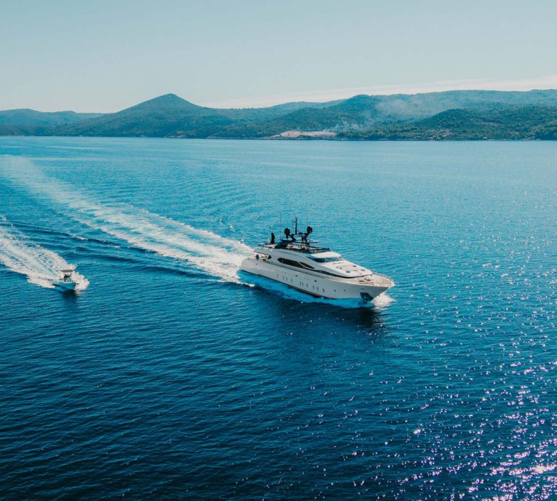 Cynthia Yacht Running