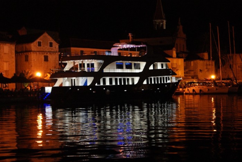 Royal Elaganza at night