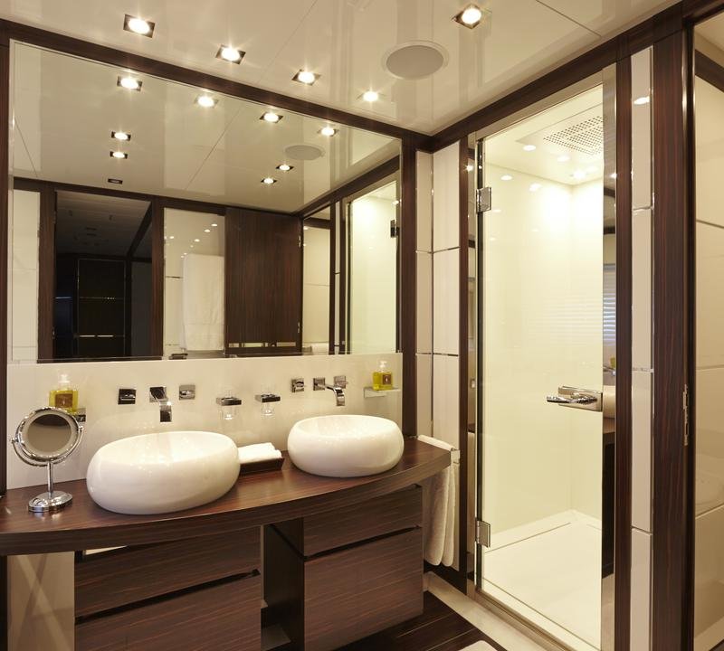 Double Guest Cabin - Bathroom