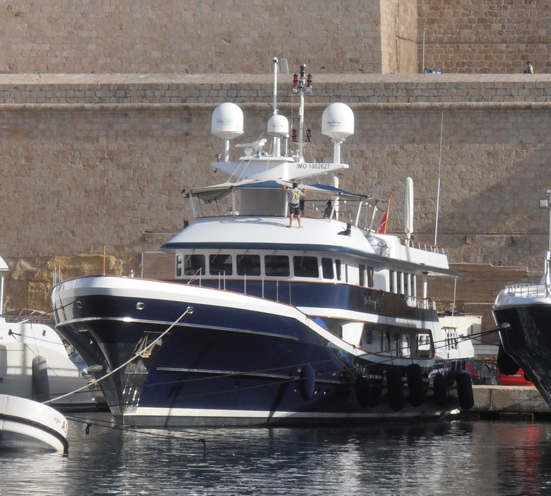Exterior - Bow View