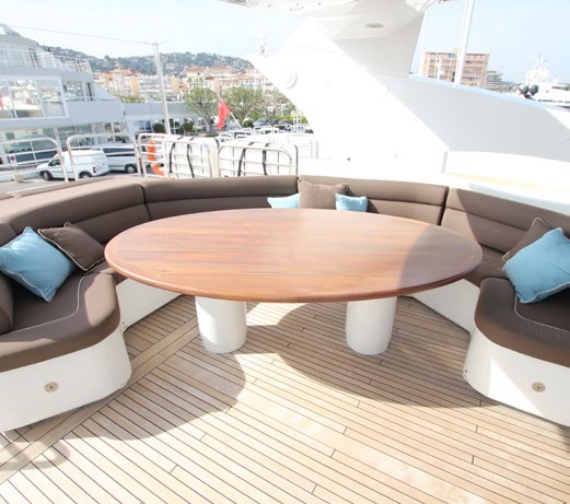 Flybridge Alfresco Dining