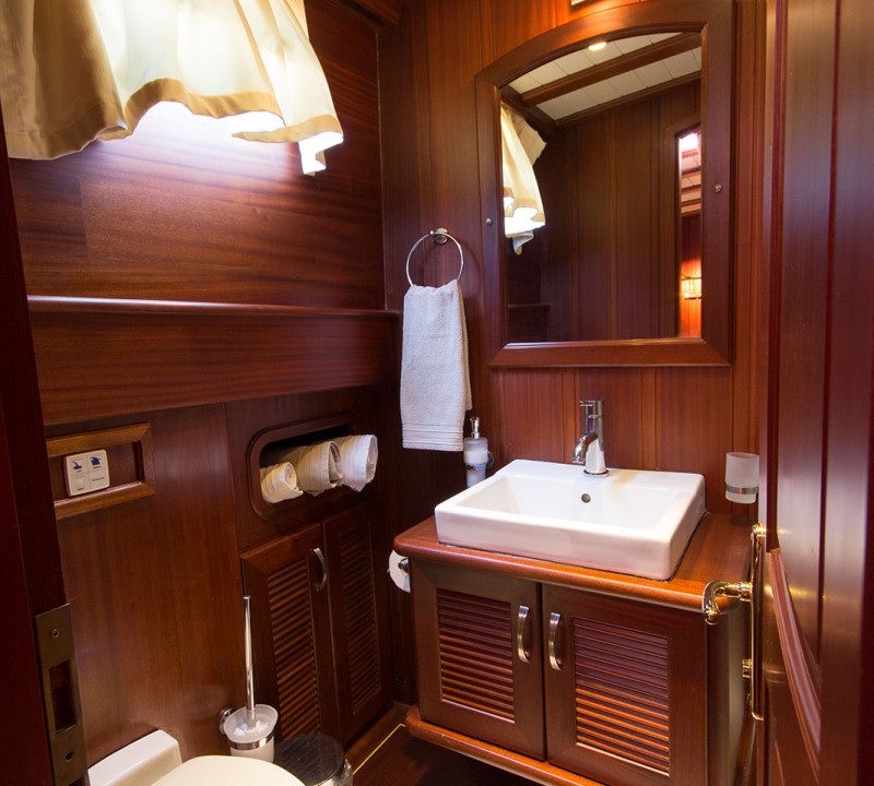 Twin Bathroom