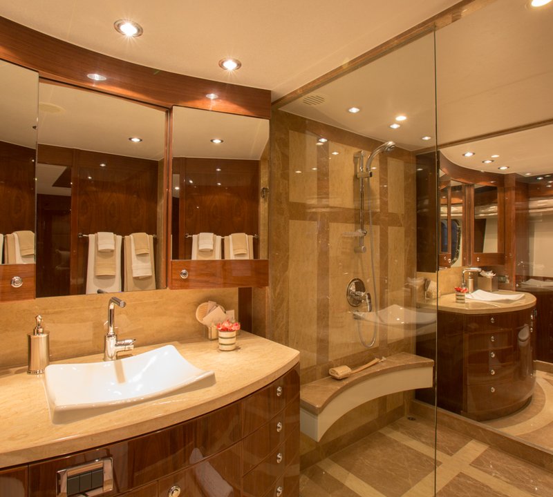 Guest Cabin - bathroom