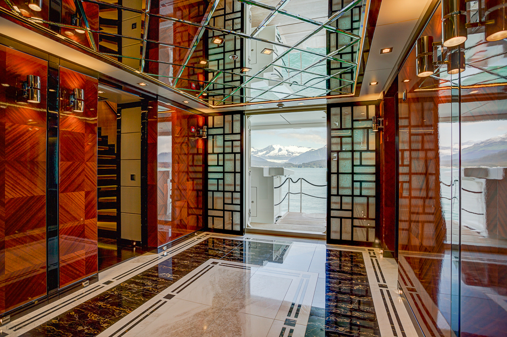 Icon Motor Yacht PARTY GIRL - Foyer