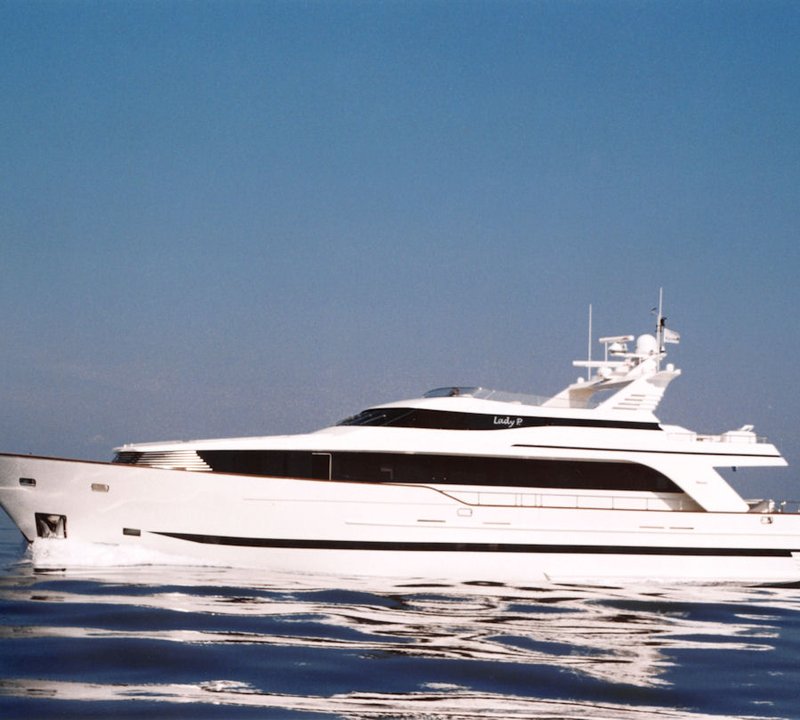 LADY P - Exterior