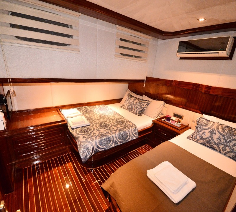 Triple cabin
